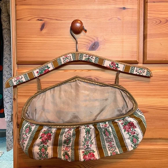 Vintage French (?) clothes hanger with pocket floral stripe - Picture 11 of 11